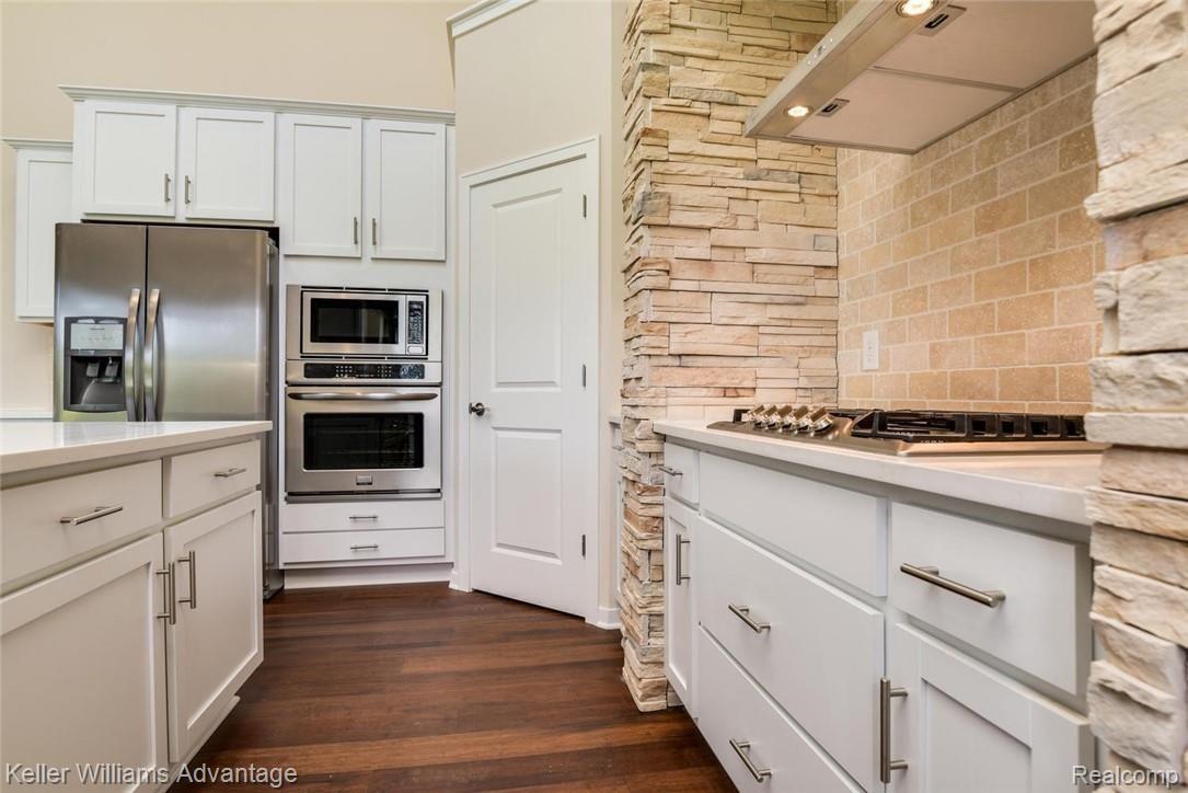 50438 Proctor Road Canton, MI 48188 - Photo 10 of 26 Stainless Steel Appliances