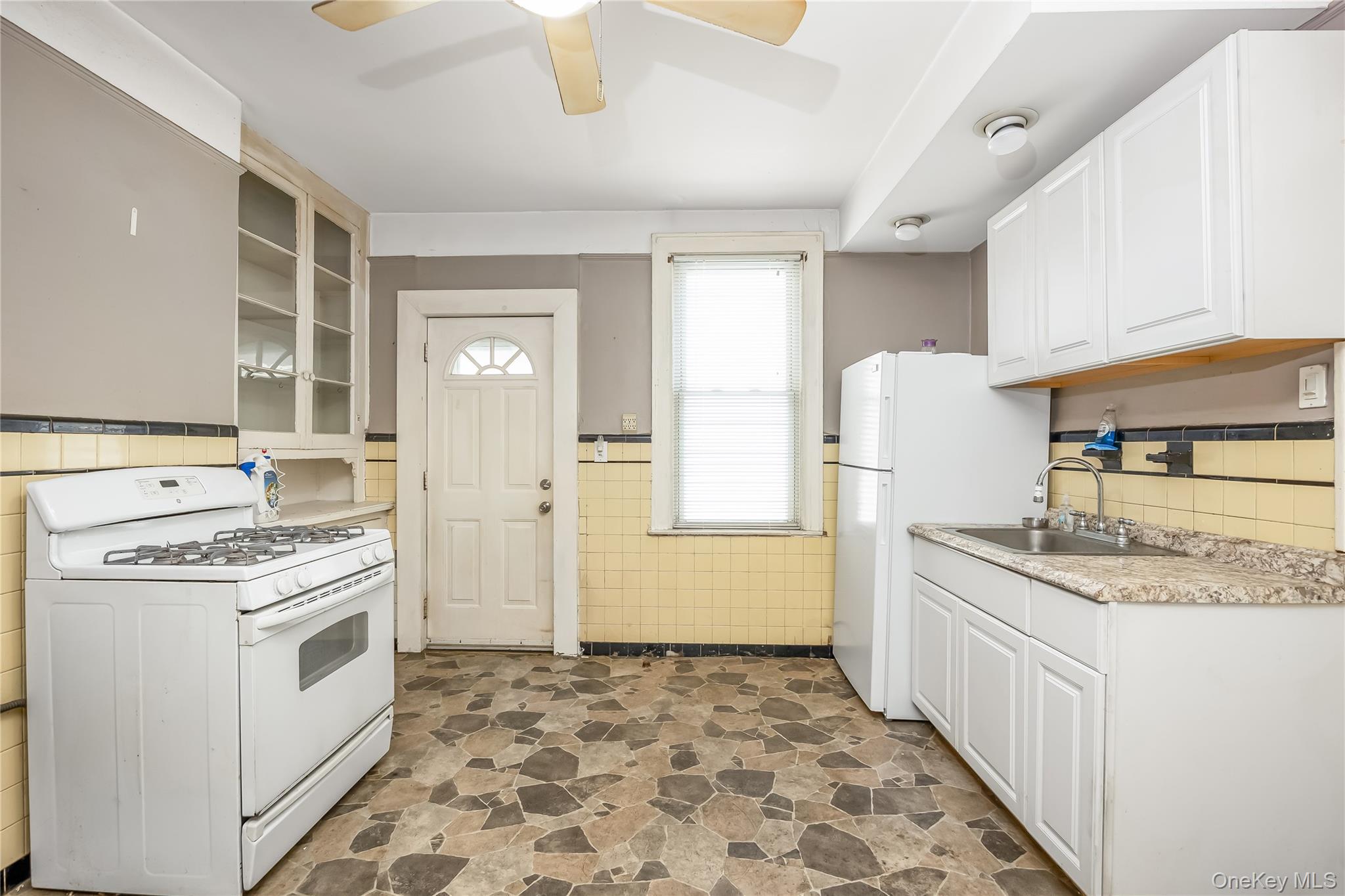 59-56 57th Road Queens, NY 11378 - Photo 10 of 27