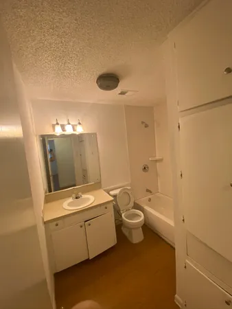 $2,095 | 3402 South Oak Drive, Unit B, Austin, TX 78704