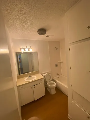 $2,100 | 3402 South Oak Drive, Unit B, Austin, TX 78704