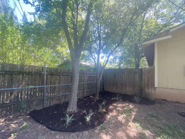 $2,100 | 3402 South Oak Drive, Unit B, Austin, TX 78704