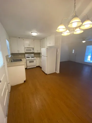 $2,100 | 3402 South Oak Drive, Unit B, Austin, TX 78704