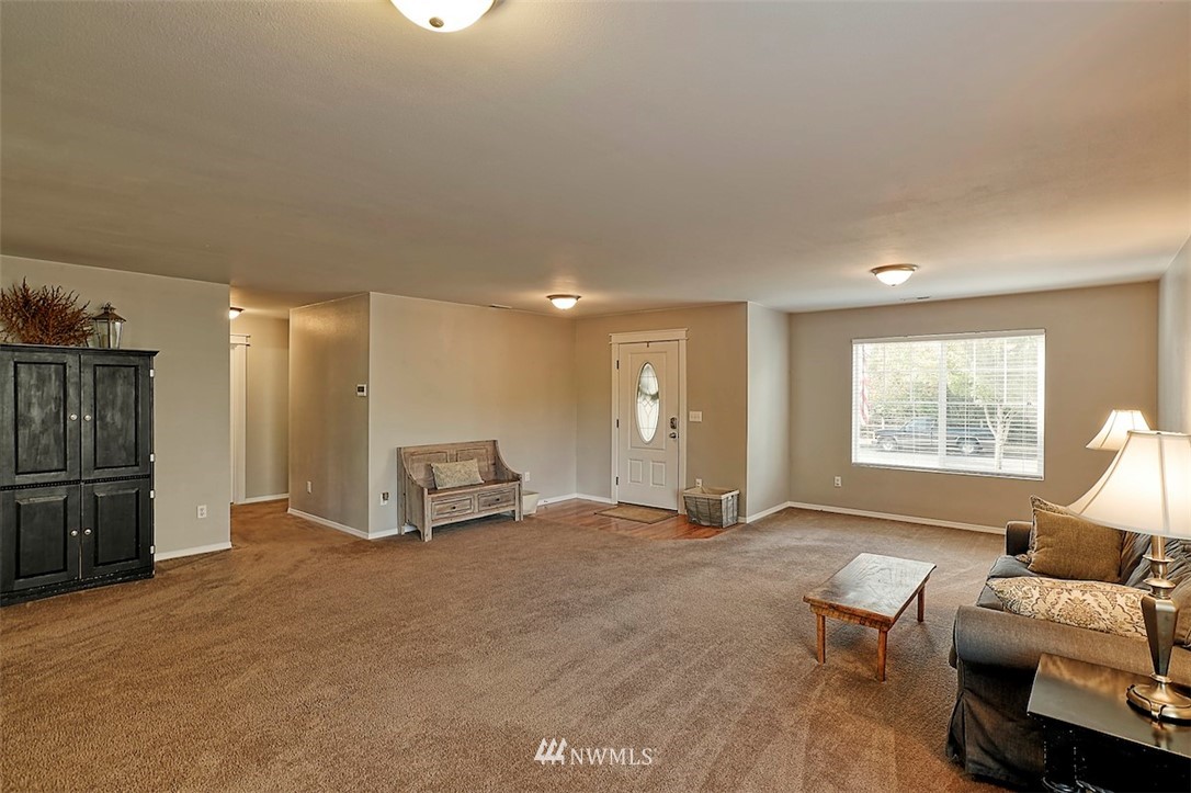 20505 Rustic View Road Southeast Monroe, WA 98272 - Photo 5 of 40 a living room with furniture