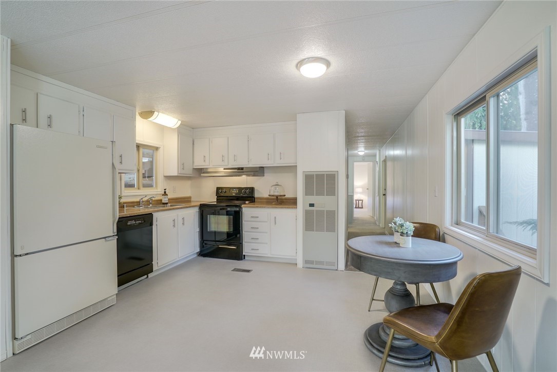 319 West Shore Loop Road Snohomish, WA 98290 - Photo 19 of 32 a kitchen with refrigerator and chairs