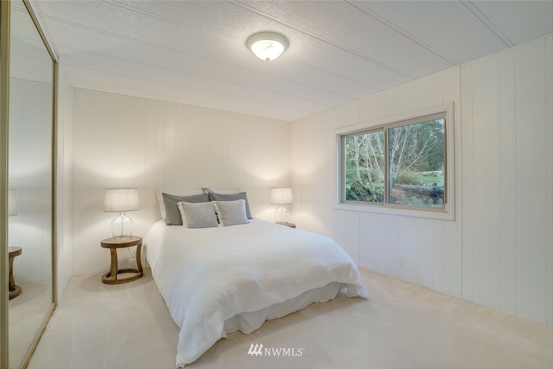 319 West Shore Loop Road Snohomish, WA 98290 - Photo 24 of 32 a bedroom with a bed and a lamp with window