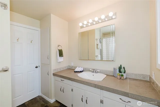 $520,000 | 4000 Country Lane Northwest, Bremerton, WA 98312