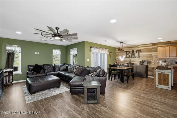 $319,000 | 134 Sciota Garden Road, Sciota, PA 18354