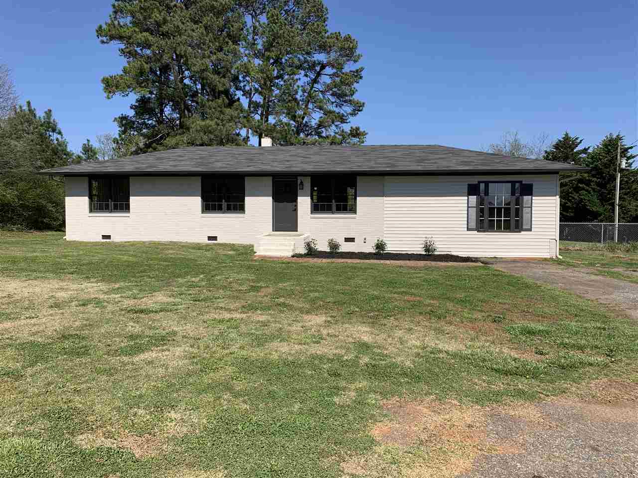1927 John Dodd Road Wellford, SC 29385 - Photo 1 of 21