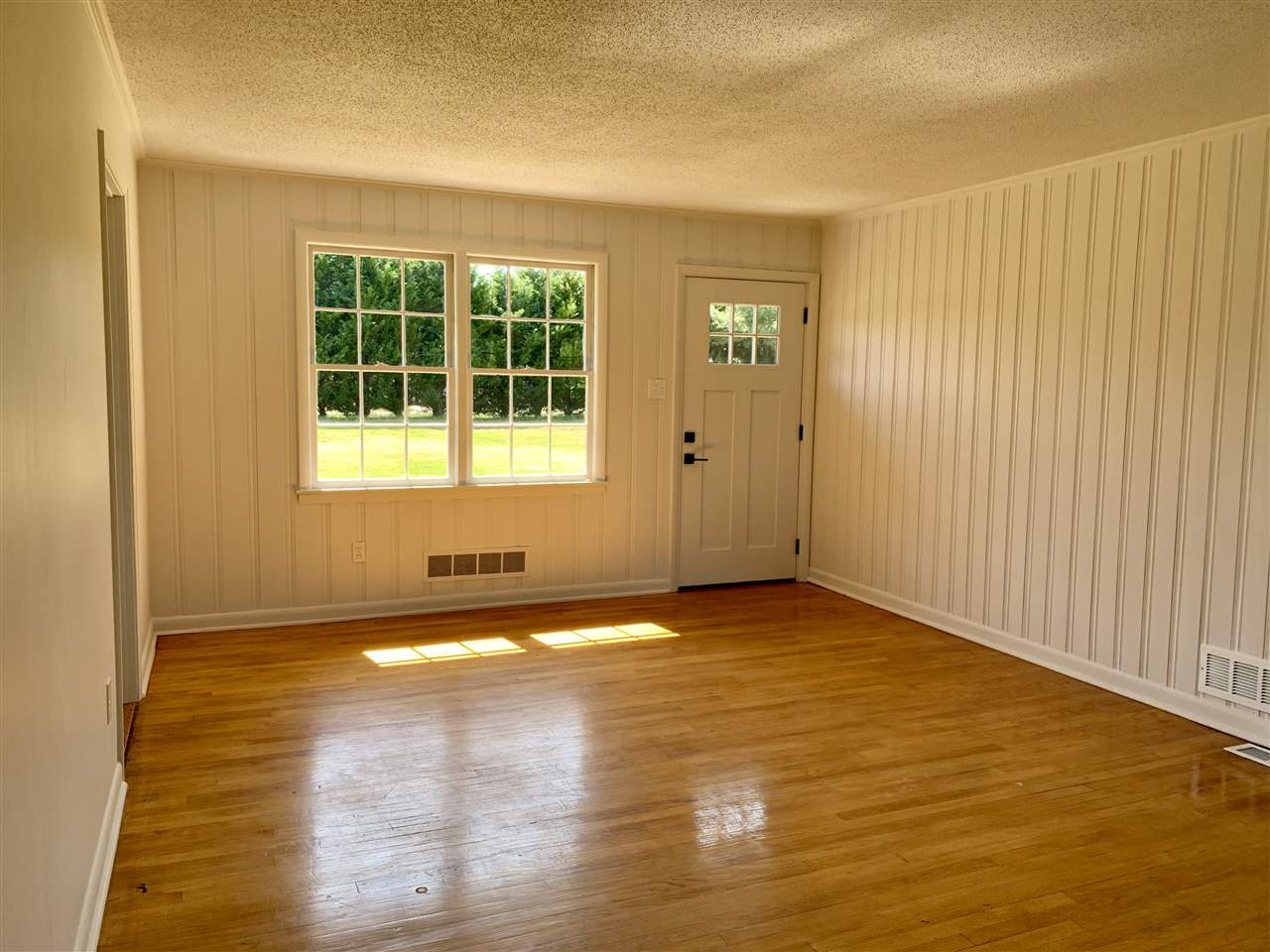 1927 John Dodd Road Wellford, SC 29385 - Photo 2 of 21