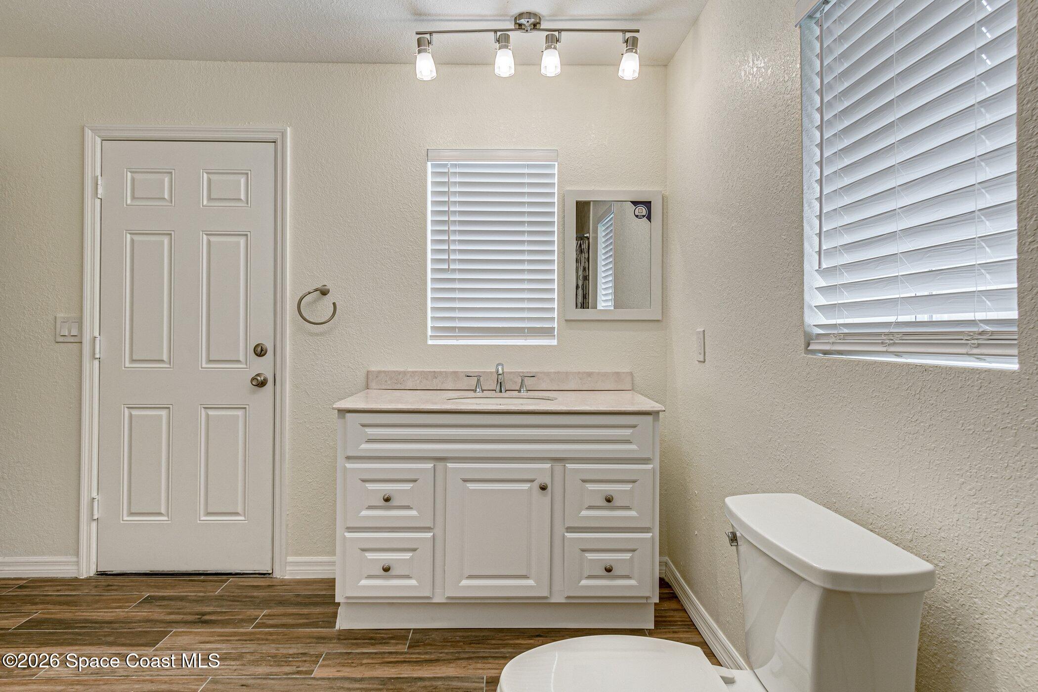 175 Northwest Valencia Road Melbourne, FL 32904 - Photo 16 of 24 Master Bathroom