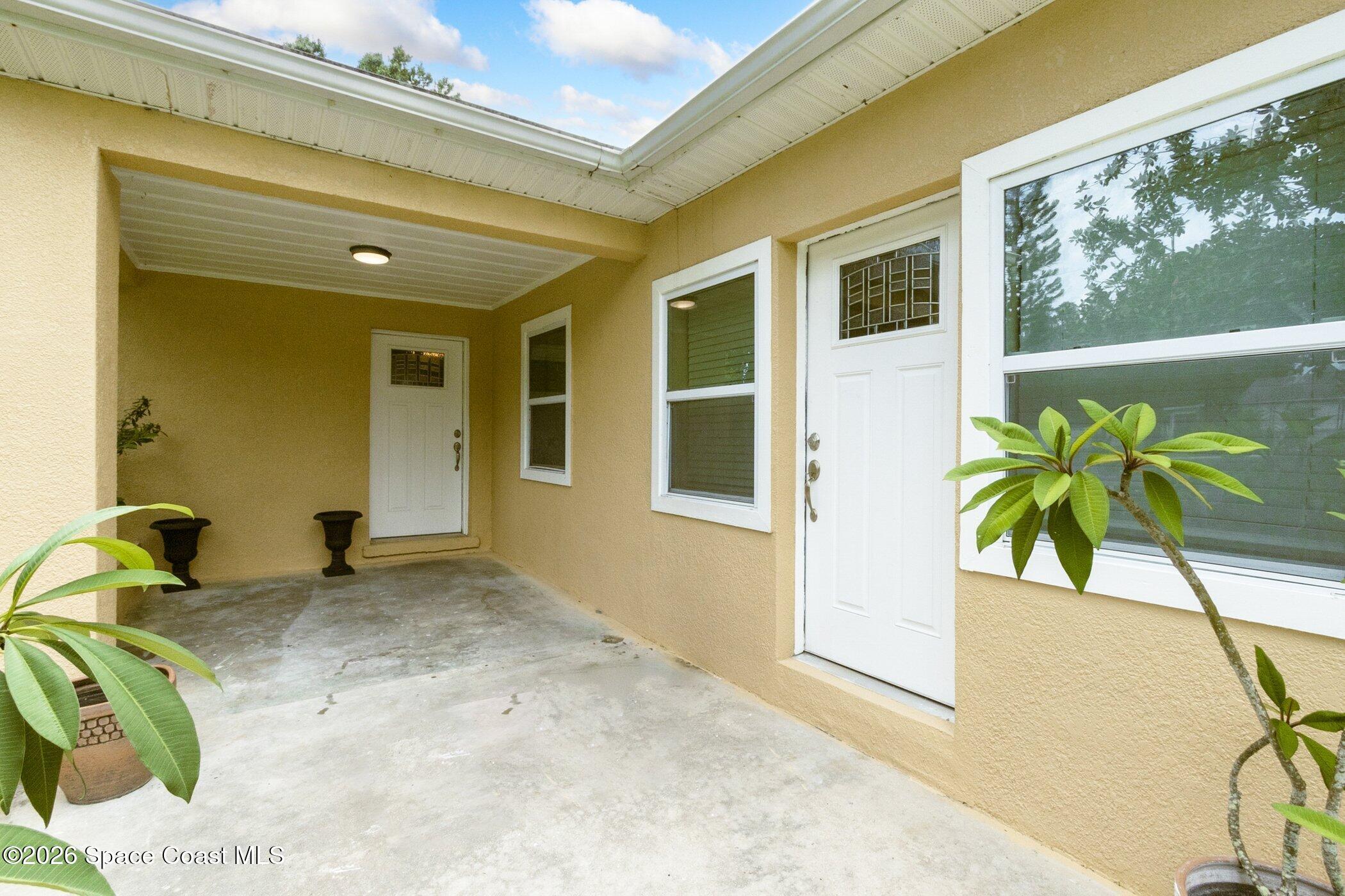 175 Northwest Valencia Road Melbourne, FL 32904 - Photo 3 of 24 175-Valencia Entrance