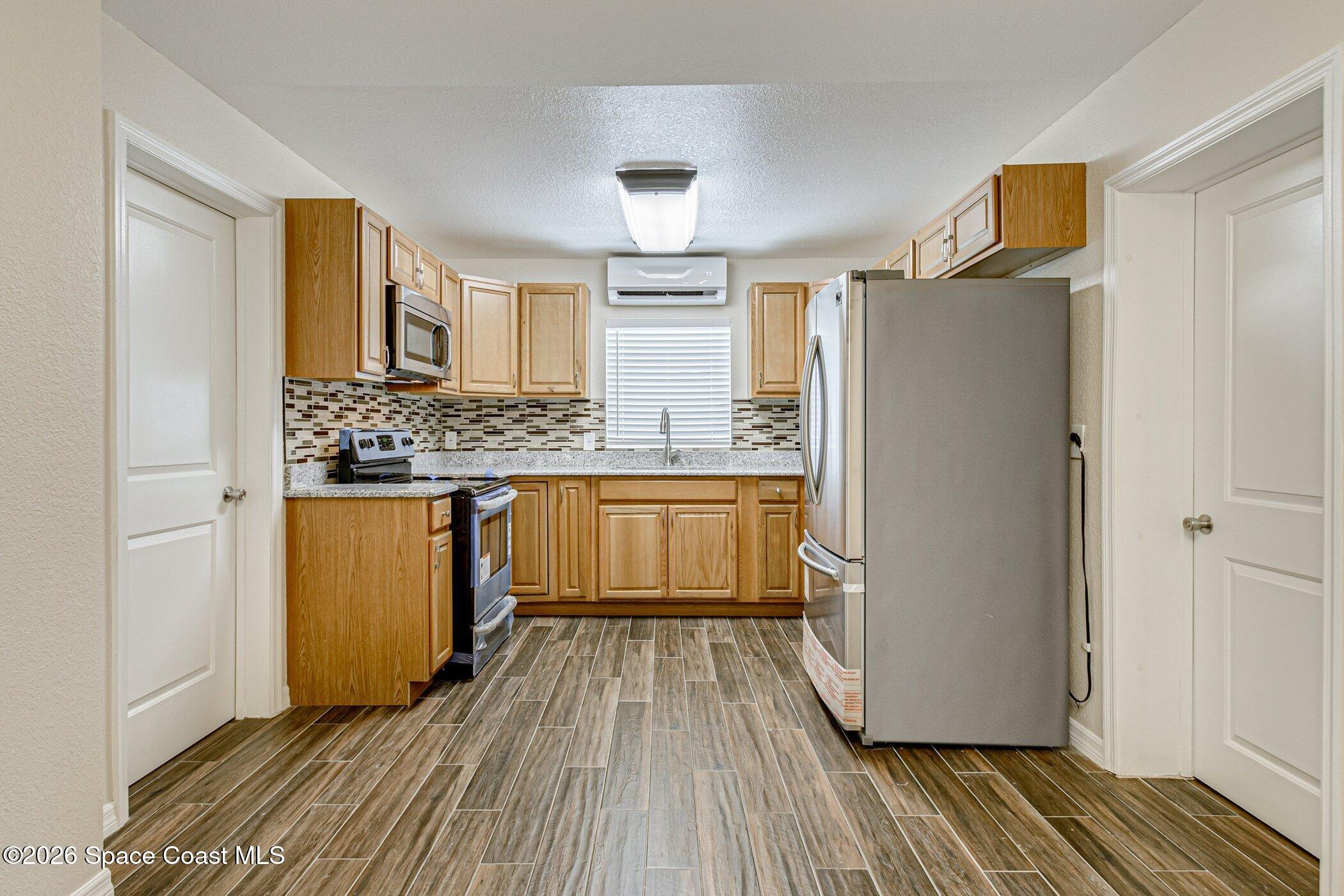 175 Northwest Valencia Road Melbourne, FL 32904 - Photo 7 of 24 Kitchen