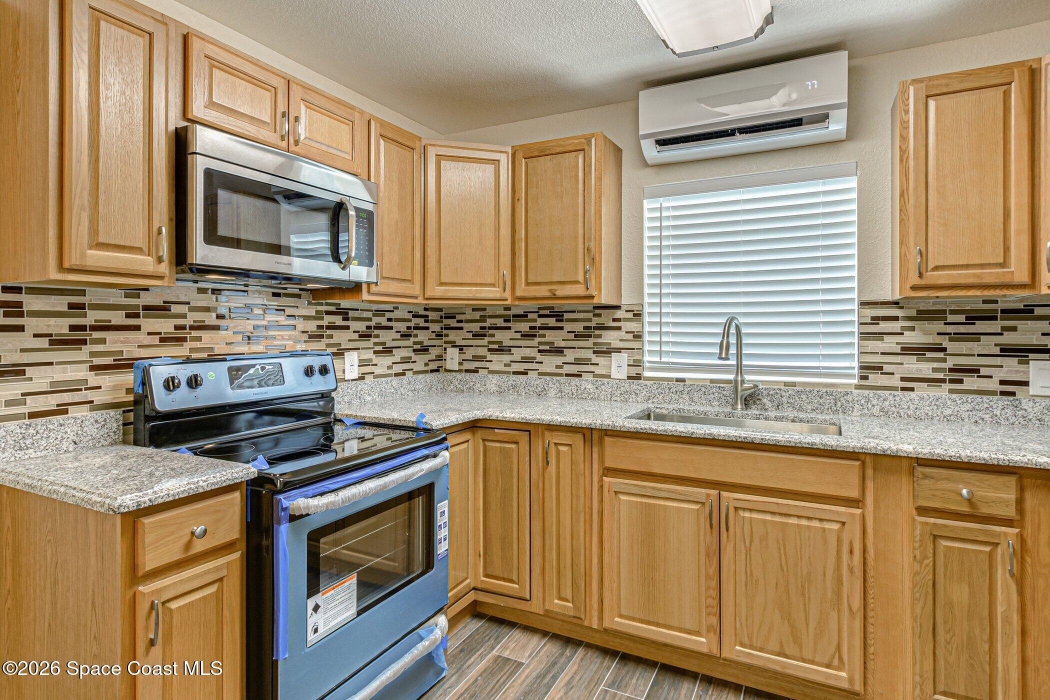 175 Northwest Valencia Road Melbourne, FL 32904 - Photo 9 of 24 Kitchen
