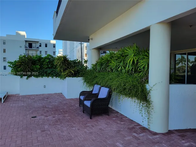 $4,300 | 6422 Collins Avenue, Unit 1802, Miami Beach, FL 33141