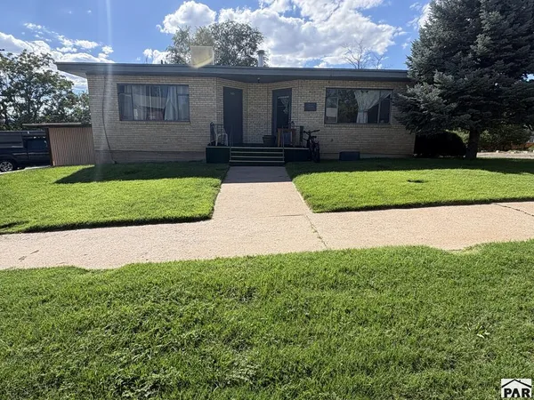 $299,000 | 1325 North Elizabeth Street, Pueblo, CO 81003