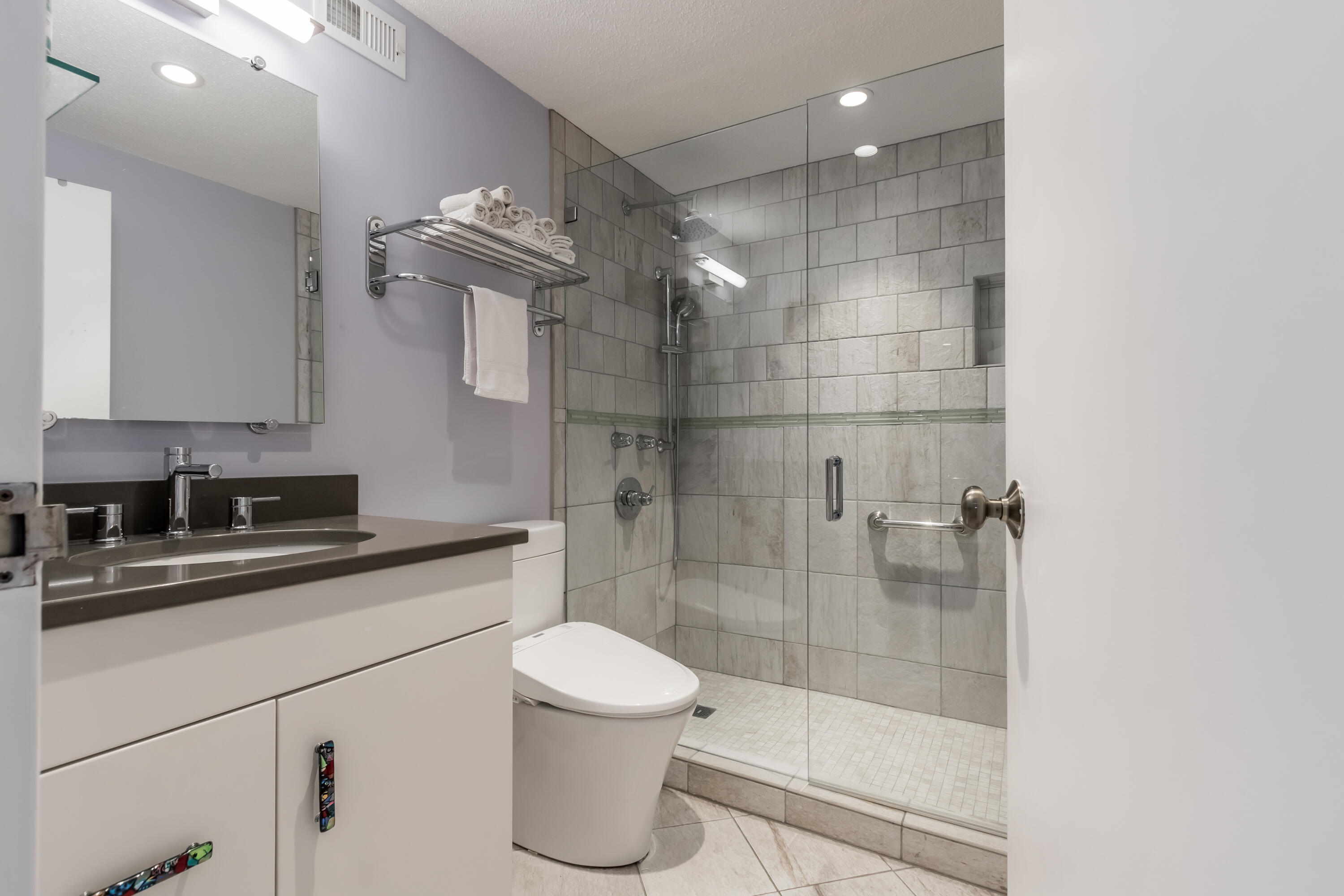 340 Eastern Promenade, Unit 142 Portland, ME 04101 - Photo 24 of 40 Primary Suite