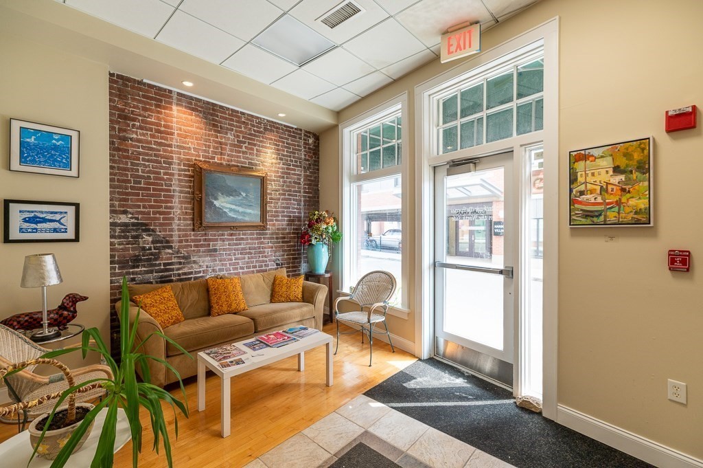 196 Main Street, Unit 2 Gloucester, MA 01930 - Photo 19 of 22