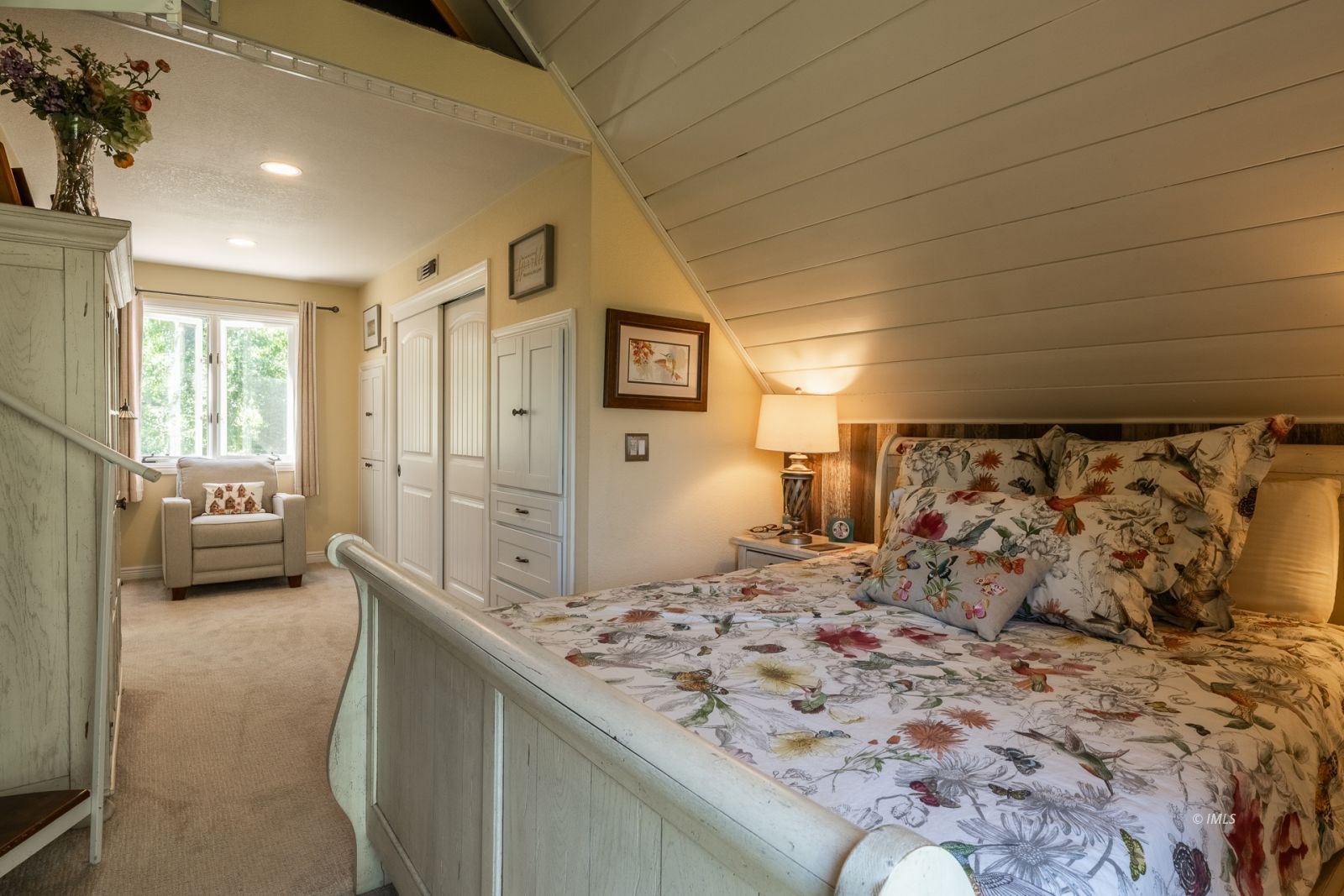 53 Ocean View Road Bishop, CA 93514 - Photo 15 of 34 Primary Bedroom with Loft Space