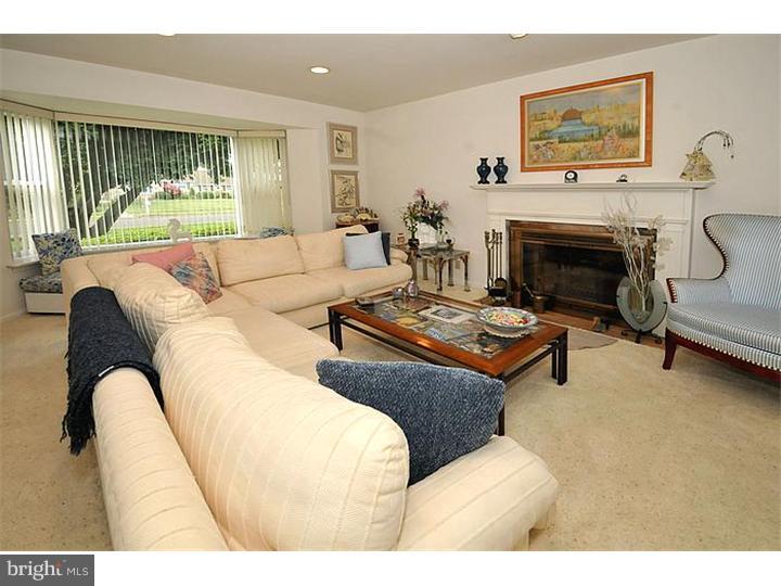 2073 Kent Road Huntingdon Valley, PA 19006 - Photo 3 of 17 Living Room