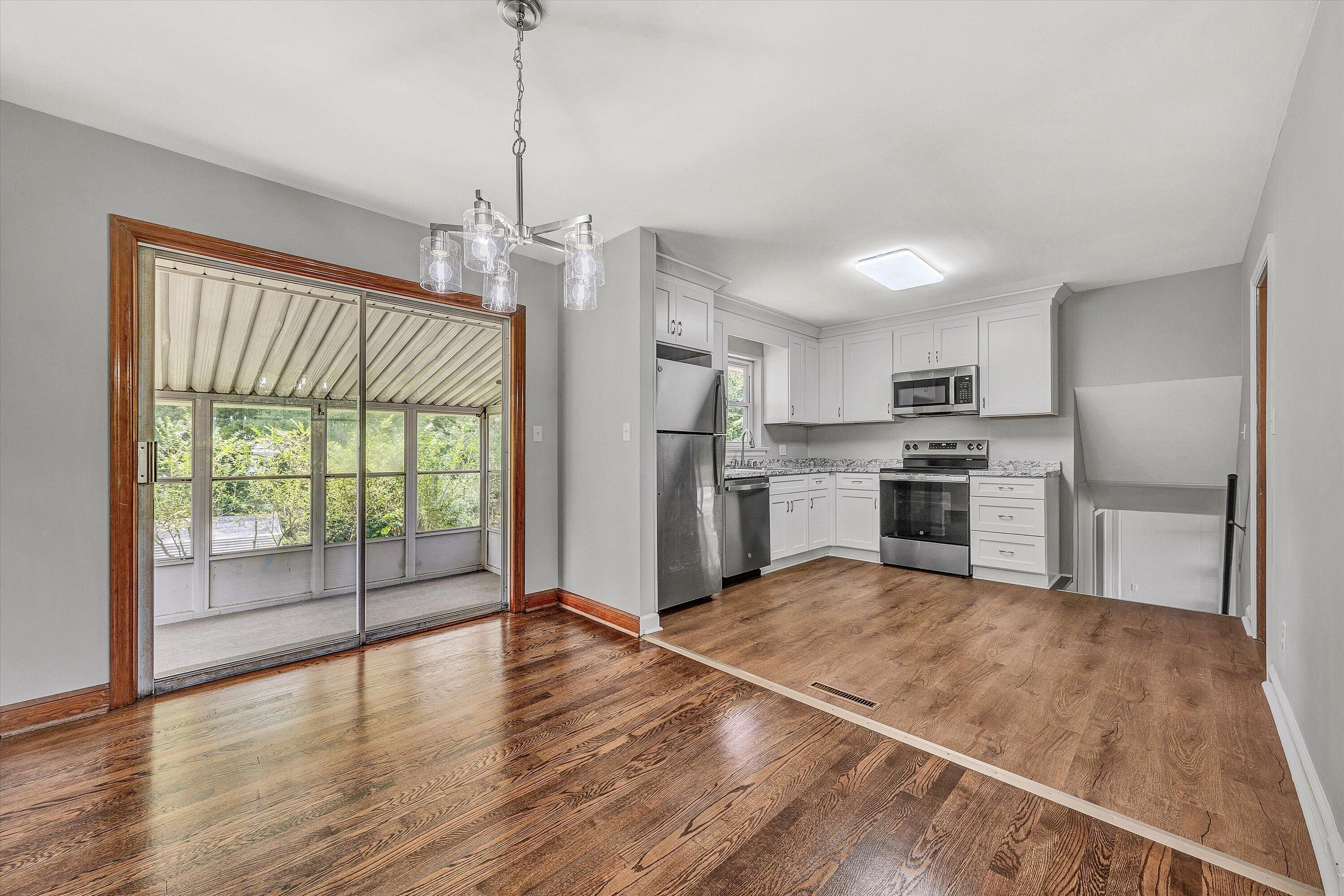 6066 Thornrose Road Roanoke, VA 24012 - Photo 8 of 32 08-DSC04000