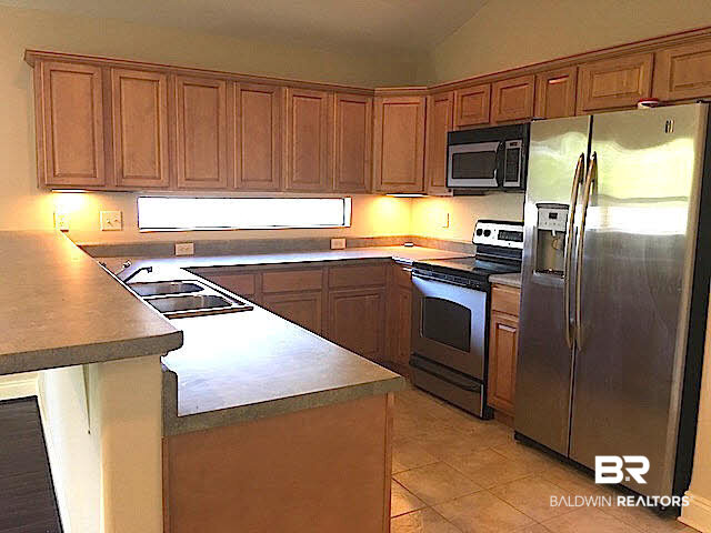102 Timberland Court Daphne, AL 36526 - Photo 7 of 14 Kitchen