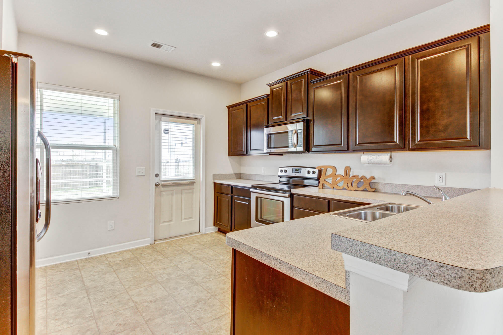 188 Brookhaven Road Summerville, SC 29486 - Photo 9 of 35 188Brookhaven-CalSiglerPhotography (9)