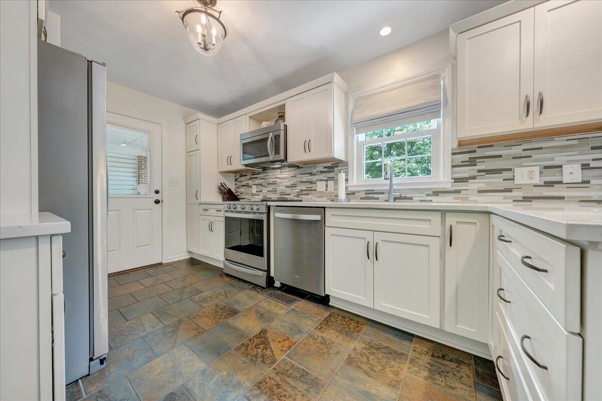 3569 Forester Road Southwest Roanoke, VA 24018 - Photo 19 of 60 19-MIB02765