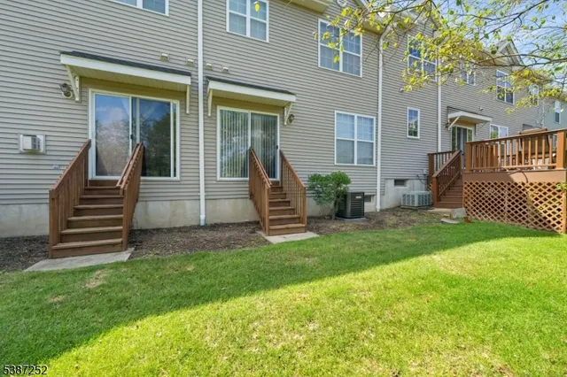 a view of a house with backyard