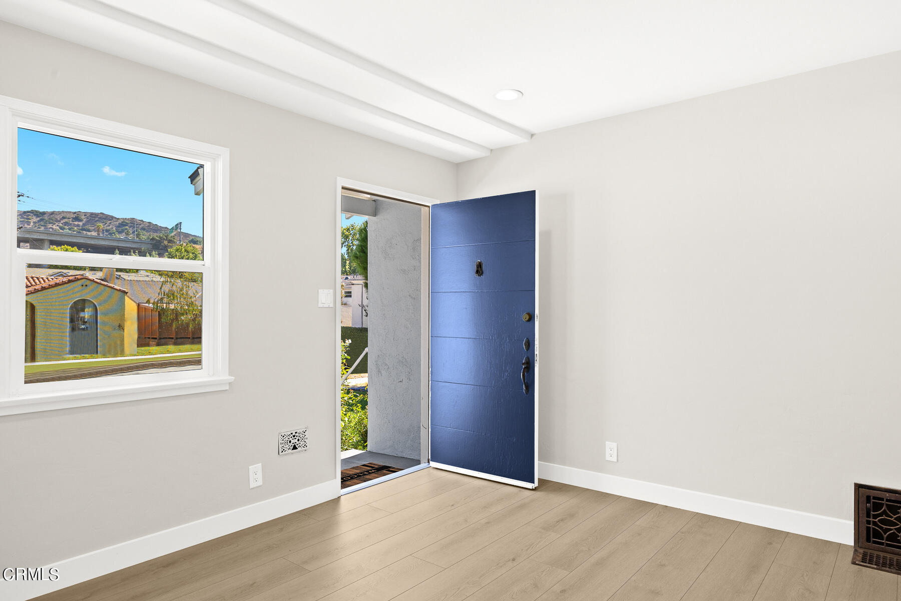 619 Corwin Avenue Glendale, CA 91206 - Photo 13 of 44 an empty room with windows and closet