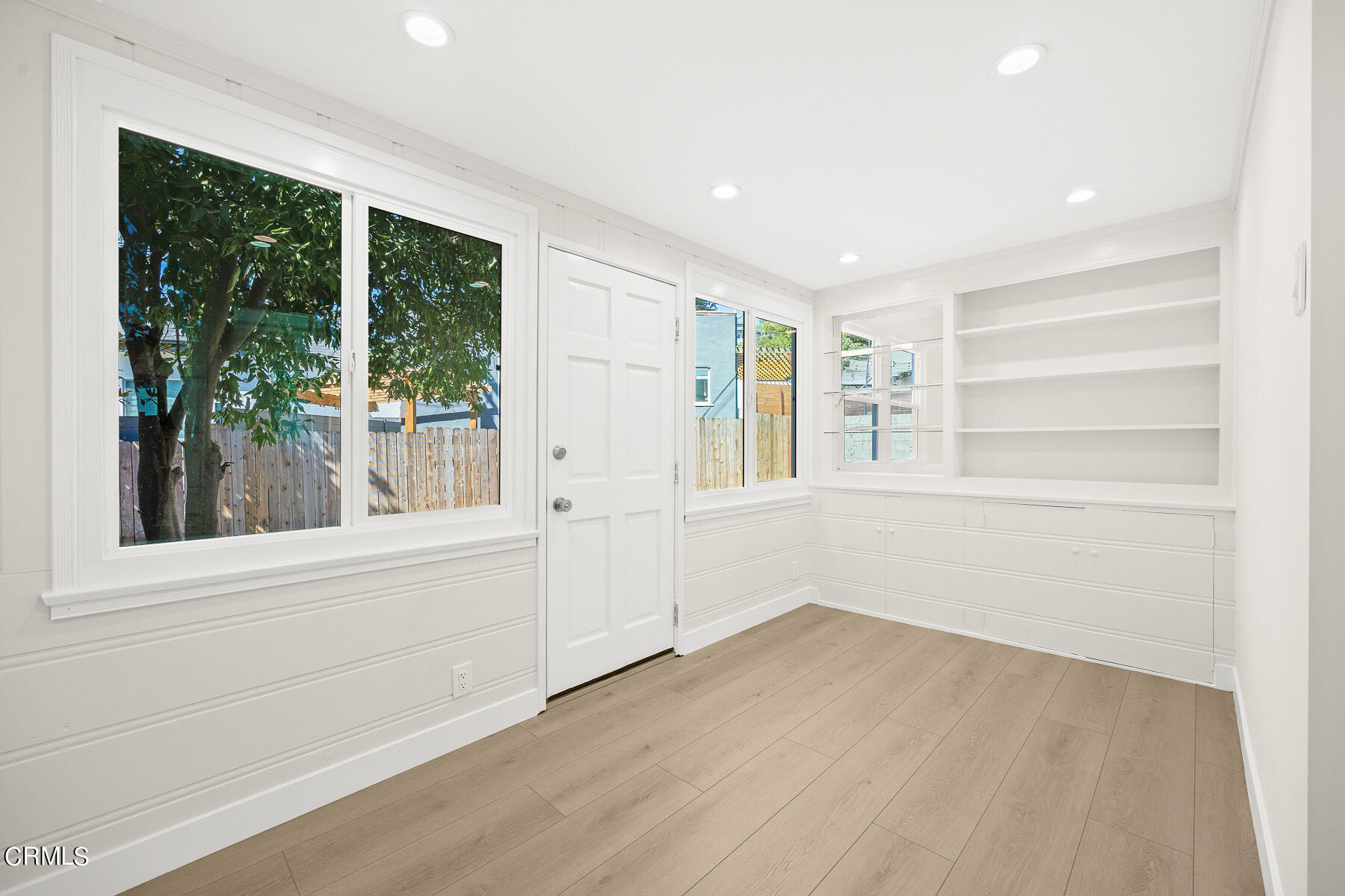 619 Corwin Avenue Glendale, CA 91206 - Photo 23 of 44 a view of empty room with wooden floor and fan