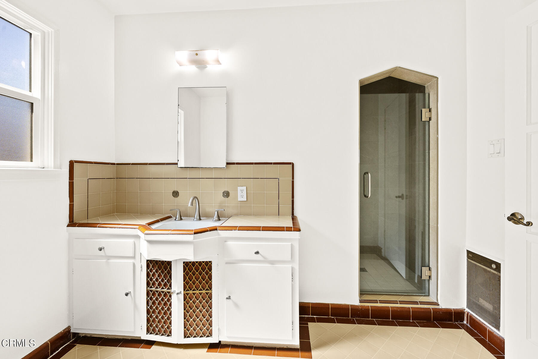 619 Corwin Avenue Glendale, CA 91206 - Photo 28 of 44 a bathroom with a sink and a mirror