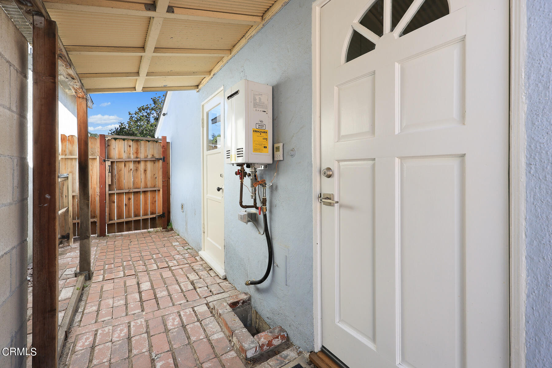 619 Corwin Avenue Glendale, CA 91206 - Photo 32 of 44 a view of a hallway with wooden floor and entryway