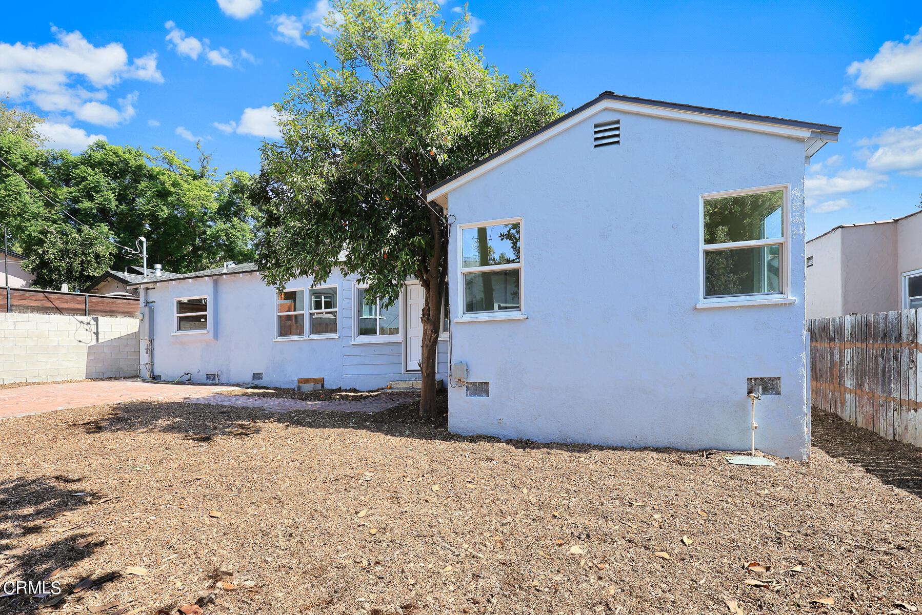 619 Corwin Avenue Glendale, CA 91206 - Photo 38 of 44 a front view of a house with a yard