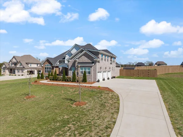 $987,500 | 2507 Tom Austin Highway, Greenbrier, TN 37073