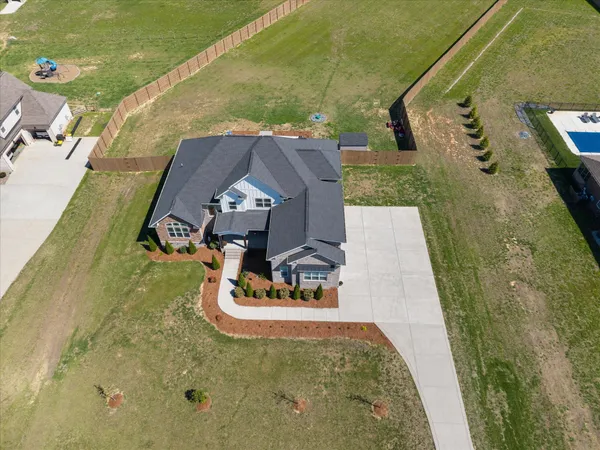 $970,000 | 2507 Tom Austin Highway, Greenbrier, TN 37073