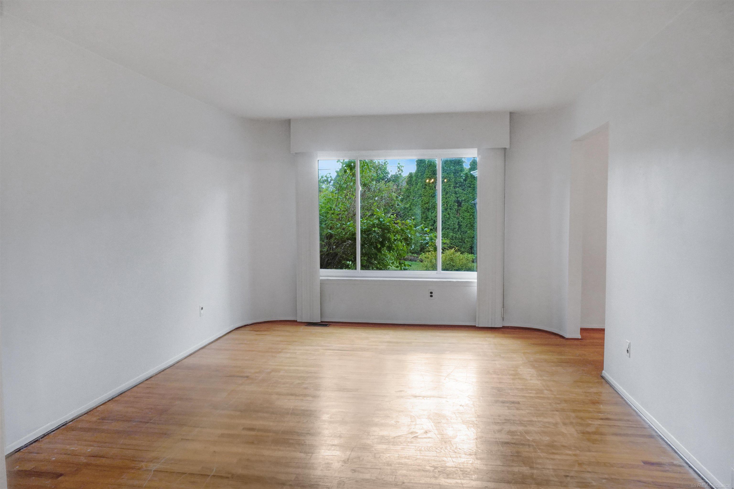 33726 Dyar Court Sterling Heights, MI 48310 - Photo 6 of 45 50212311-45a403e1-80a5-40f9-8876-175e677ad5ce.JPG