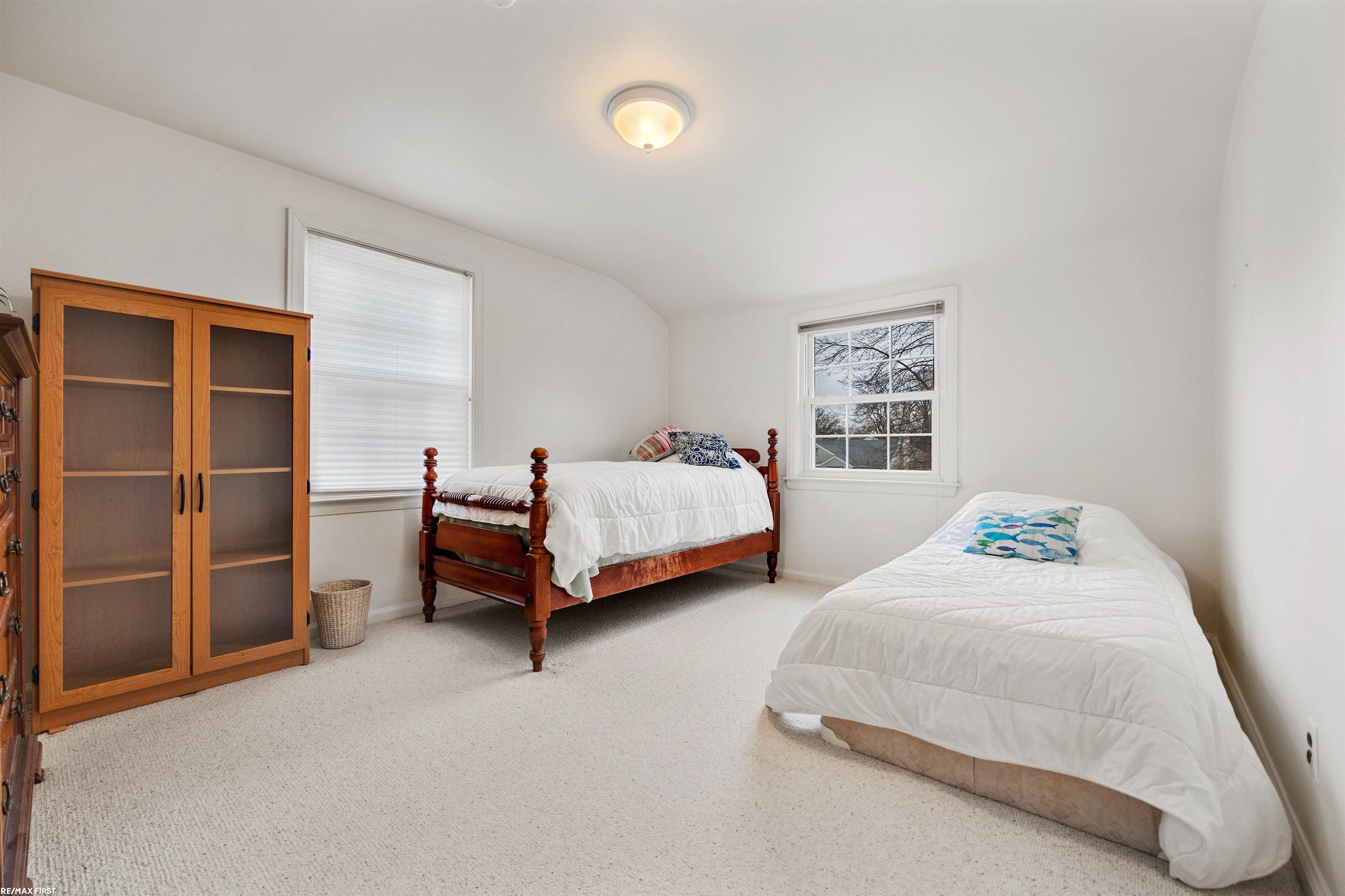 1035 Hampton Road Grosse Pointe, MI 48236 - Photo 15 of 34
