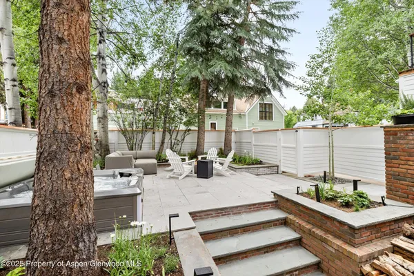 $100,000 | 437 West Smuggler Street, Aspen, CO 81611