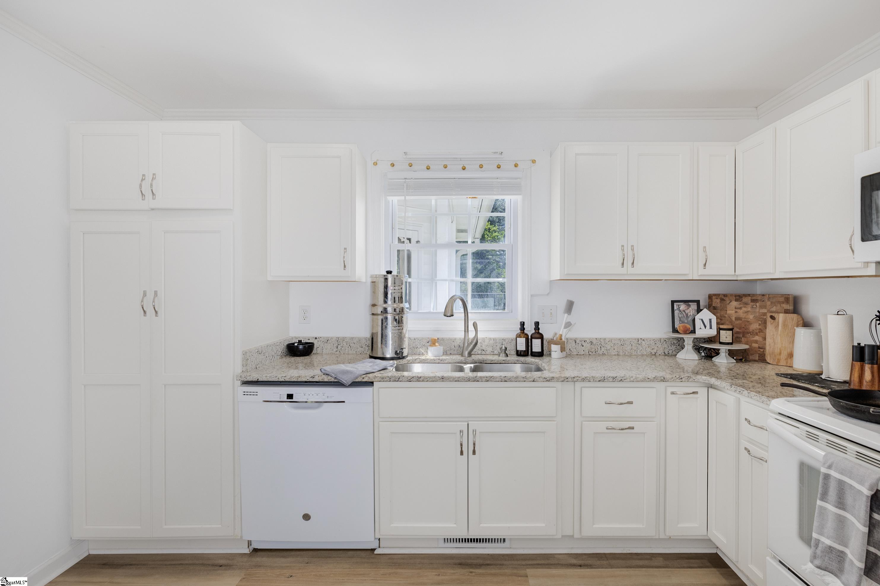 309 South Batesville Road Greer, SC 29650 - Photo 8 of 27 Gallery Image 8