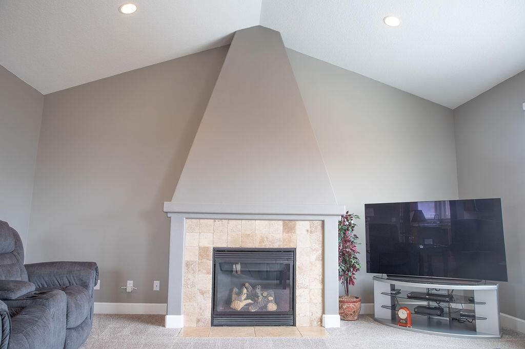 20733 Kilbourne Loop Bend, OR 97701 - Photo 12 of 29 living room2