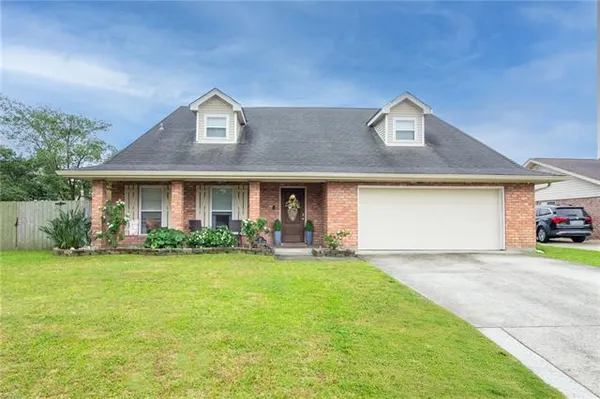 $379,900 | 111 Seven Oaks Court, Destrehan, LA 70047