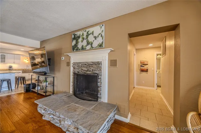 $1,199,000 | 684 Wings Circle, Sunrise Beach, MO 65079