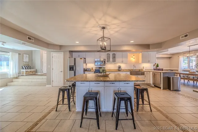 $1,199,000 | 684 Wings Circle, Sunrise Beach, MO 65079