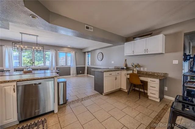 $1,199,000 | 684 Wings Circle, Sunrise Beach, MO 65079