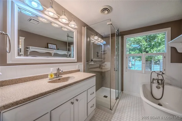 $1,199,000 | 684 Wings Circle, Sunrise Beach, MO 65079