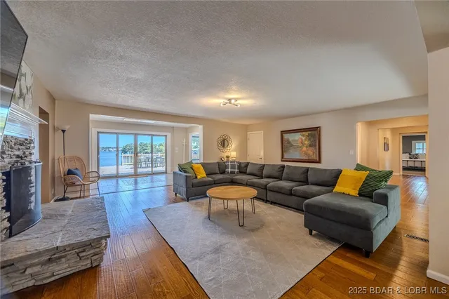 $1,199,000 | 684 Wings Circle, Sunrise Beach, MO 65079