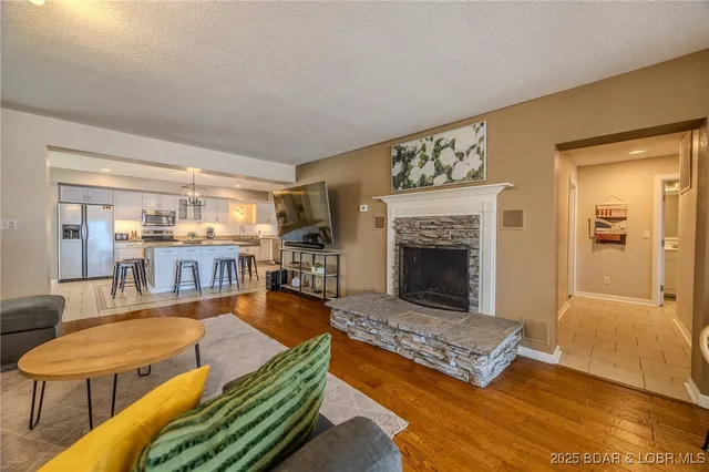 $1,199,000 | 684 Wings Circle, Sunrise Beach, MO 65079