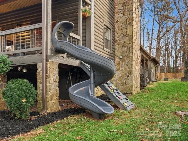 a front view of house with yard