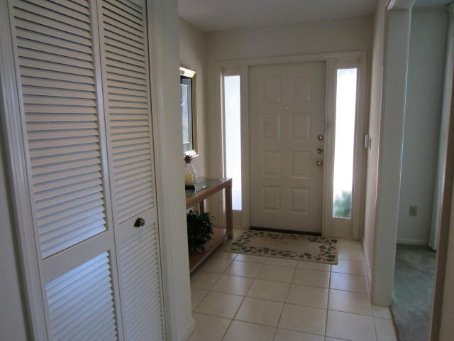 253 Puritan Road West Palm Beach, FL 33405 - Photo 4 of 43 FOYER