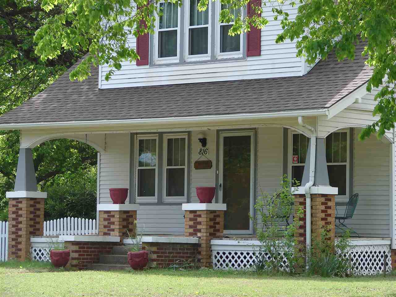 816 Locust Street Perry, OK 73077 - Photo 2 of 25 Gallery Image 2